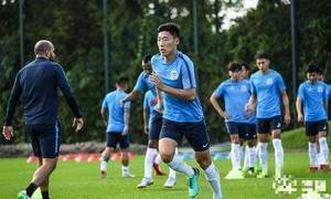 东方体育日报：申花夏训地点放在大连，吴曦金信煜将缺席