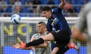 哲科恰尔汗奥卢献传射，国际米兰4-0大胜热那亚