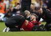 埃利奥特小腿疑似变形，萨拉赫疯狂呼喊裁判和队医