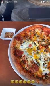 享受美食！詹姆斯社媒晒照：🤤🤤🤤🤤🤤🤤🍕