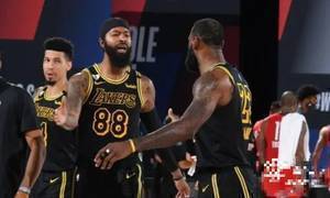 大莫怒怼媒体：我哪有暗讽湖人，我们可赢得了一次总冠军！