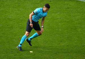 官方：西班牙裁判卡洛斯-德尔-塞罗将执法巴黎vs曼城的欧冠比赛