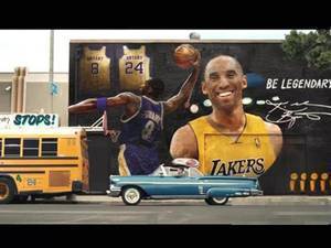 曼巴门徒！布克在NBA官方短片中深情望着科比壁画