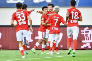 足球报：目前广州队生存大于一切，竞技层面要暂时放下