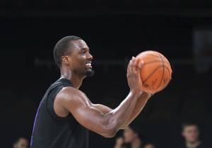 巴恩斯球队揭幕战命中至少8个3分 NBA历史第三人