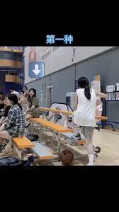 篮球场边三种不同类型的妹子 哪个是你的款？