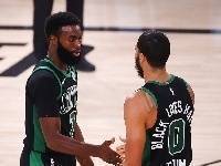 斯玛特：塔图姆和杰伦不想传球 这是他们需要提高的地方