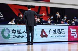 【篮球晚报】官方实力榜热火第一 广州与吉林比赛裁判被停赛多场