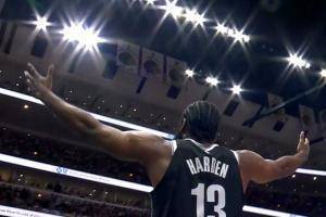 🎉终于响哨了！哈登打成2+1后面露微笑 朝天飞吻 高举双手庆祝