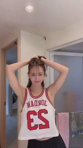 你觉得今年哪个队会赢？宫河麻耶：我想是勇士队！😍