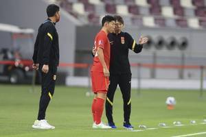 连媒:足协最需解决的是联赛问题,出线无望的国足要放次要位置了