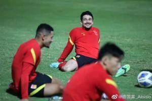 洛国富更新微博：充满正能量去迎接下一场比赛