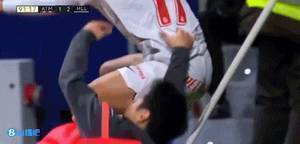 这是谁附体了😆久保建英单刀绝杀马竞后滑跪庆祝失败