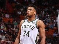 失常！字母哥投篮13中4&三分2中0仅得15分6板4助 罚球12中7