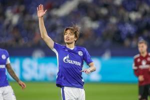 日本球员板仓滉德乙首球,助沙尔克4-1大胜纽伦堡