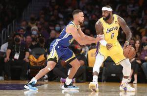 老詹：若NBA有人能单场16记三分 那就是库里 他是千载难逢的球员