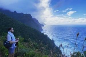 克莱-汤普森INS晒登山照庆祝国际山日：节日快乐