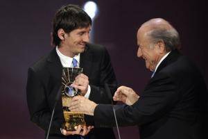 2009年今日，梅西第一次加冕FIFA世界足球先生