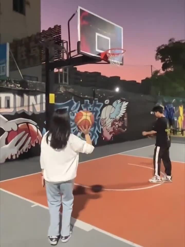 真的爱了！😍小姐姐这投篮手感也太丝滑了