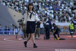 第100届日本高中选手权大会应援经理茅岛水树完成啦啦队表演