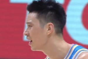 🗳️你怎么看？林书豪防守姜宇星对抗后倒地 被闫军吹罚假摔