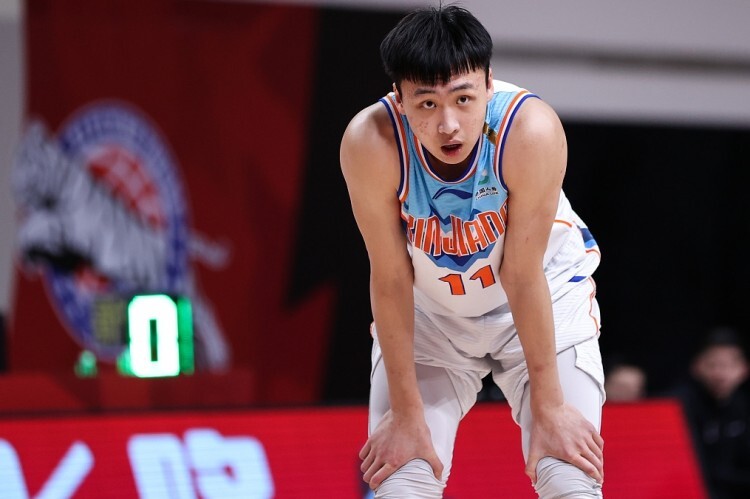 表现不俗！齐麟11投7中&三分6中5得到23分6板4助1断 正负值+16