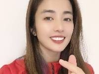 赵丽娜晒比心照：中国冬奥健儿们加油呀！