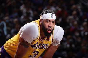 NBA高管：公牛今夏可尝试用德罗赞+怀特换来浓眉
