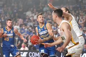 🏀NBL-刘传兴未出场 弗兰克斯23+11 子弹力克蚂蚁止3连败