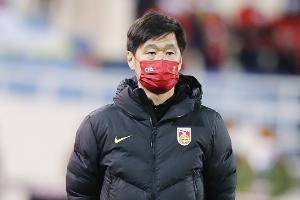 东体：没有成绩压力情况下，12强赛李霄鹏可能派出更多年轻面孔
