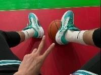 郭艾伦发微博晒球场照：训练时间 情况好转
