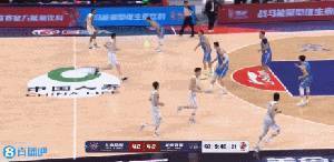 京城德比爆发冲突！翟晓川和兰兹博格双双被驱逐出场
