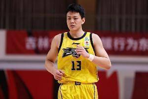 活久见！吉林全场仅6人轮换 4人出场时间39+ 三人得分20+
