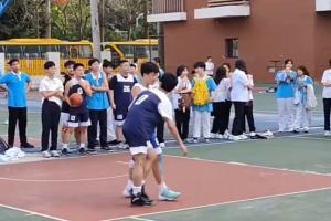 终于遇到了满眼都是你的男孩🤣一校园篮球赛诠释&ldquo;死亡缠绕&rdquo;
