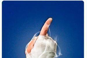 拒绝被逆转！皇马官推晒本泽马经典手势：👆