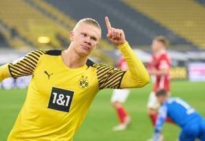 记者：曼城与哈兰德的谈判进入最后阶段，提供2500万欧年薪合同