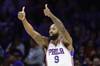 小乔丹半场出战4分钟76人正负值为-12 他下场后球队正负值为+13！
