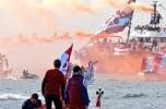这太酷了！土超冠军特拉布宗体育庆祝游行开船🚢场面壮观似海战