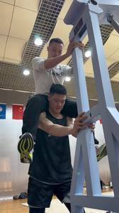 山西新星张宁是怎么练深蹲的？