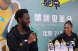 东北话十级选手！维金斯表白老婆：俺贼啦啦地稀罕你！🤣