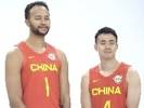 李凯尔微博晒出其身穿男篮1号战袍照片 并与赵继伟&崔永熙合影