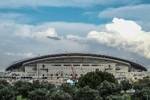 世体：皇马战平奥萨苏纳后，马竞球迷在大都会球场附近聚集庆祝