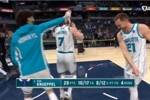克尼佩尔创NBA新秀三分命中数新纪录！黄蜂队友浇水庆祝