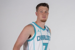 美记：克尼佩尔承担着黄蜂首发重任 只有他复出黄蜂才能火力全开